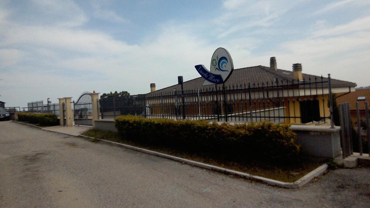 Verde Mare "Appartamenti Per Vacanze" Tortoreto Exterior photo